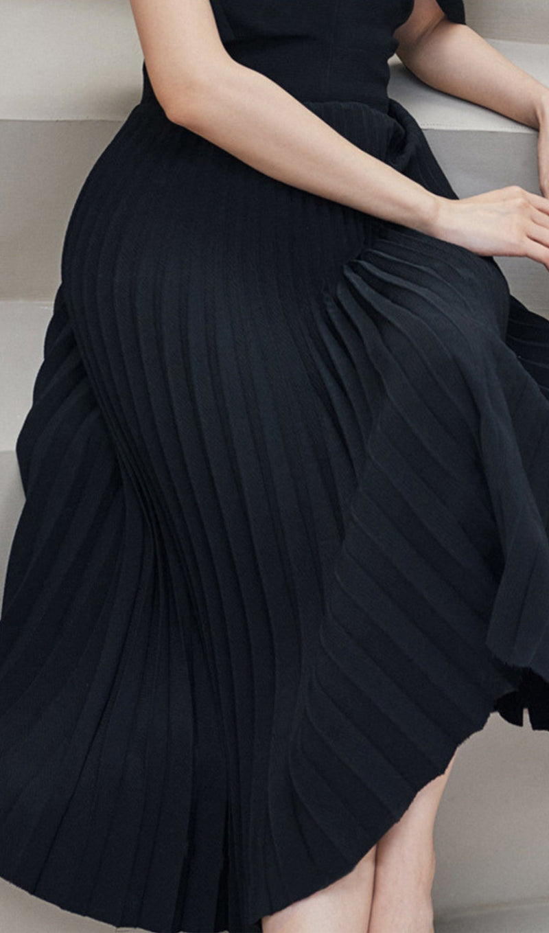 ASYMMETRICAL SLOPE NECK PLEATED MIDI DRESS IN BLACK-Fashionslee