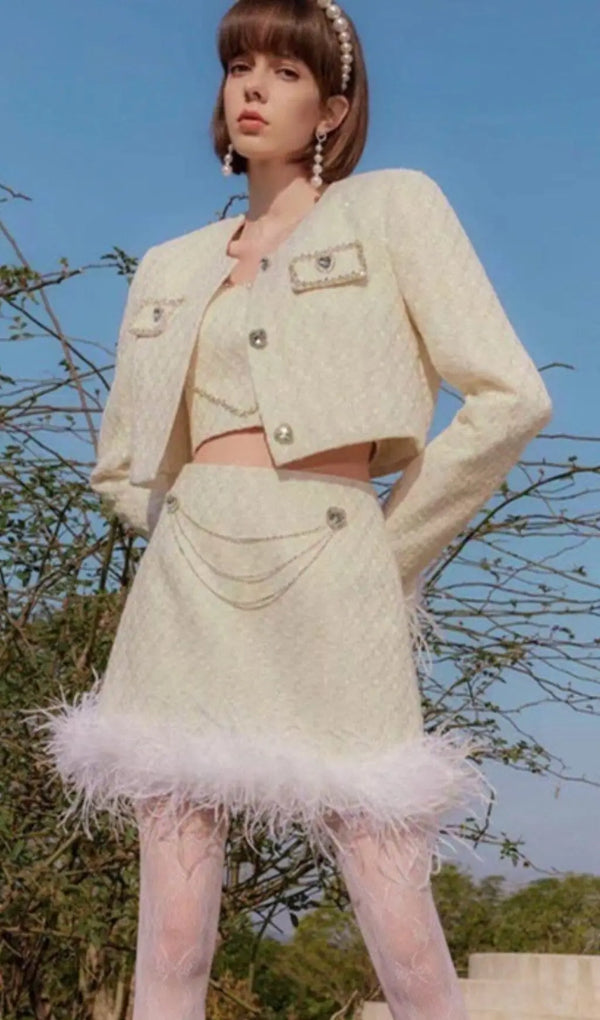 CHANEL'S STYLE WITH FEATHER SHORT SKIRT SUIT IN WHITE-Fashionslee